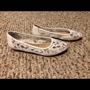 Women’s White Lace Flats 7.5